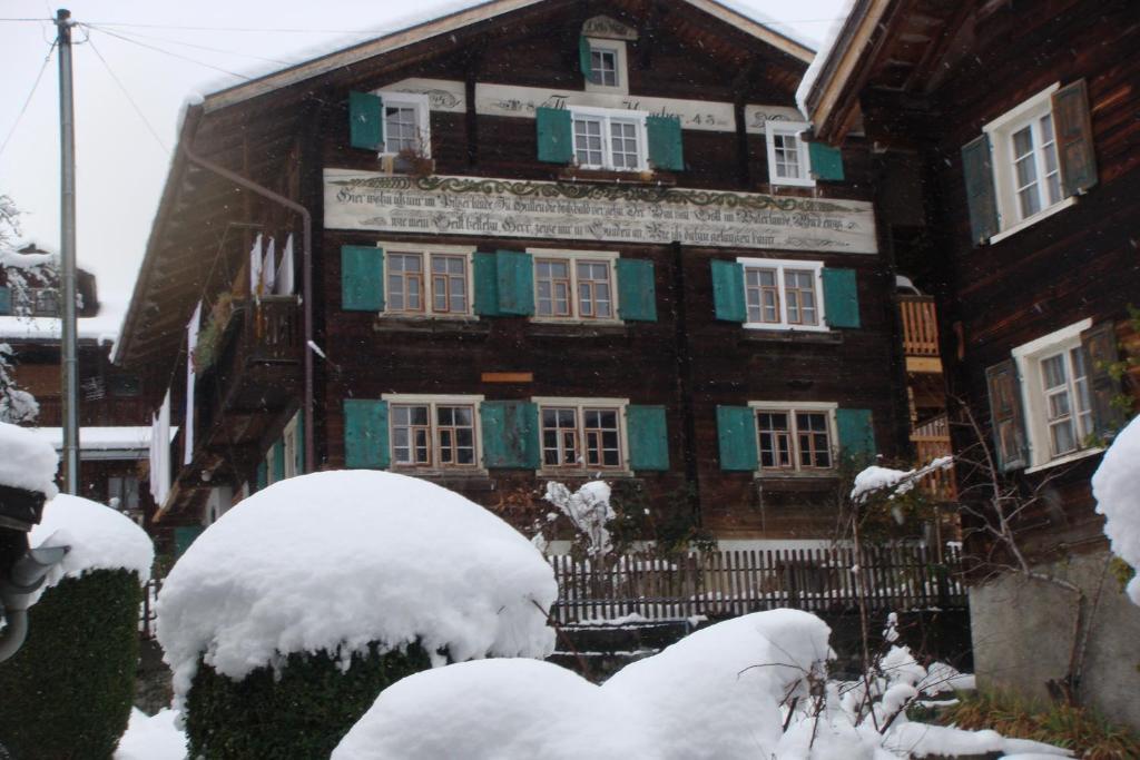 BnB Hasatrog Jenaz Bagian luar foto