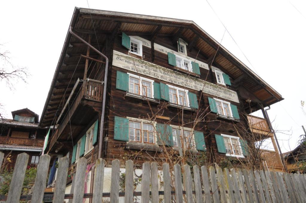 BnB Hasatrog Jenaz Bagian luar foto