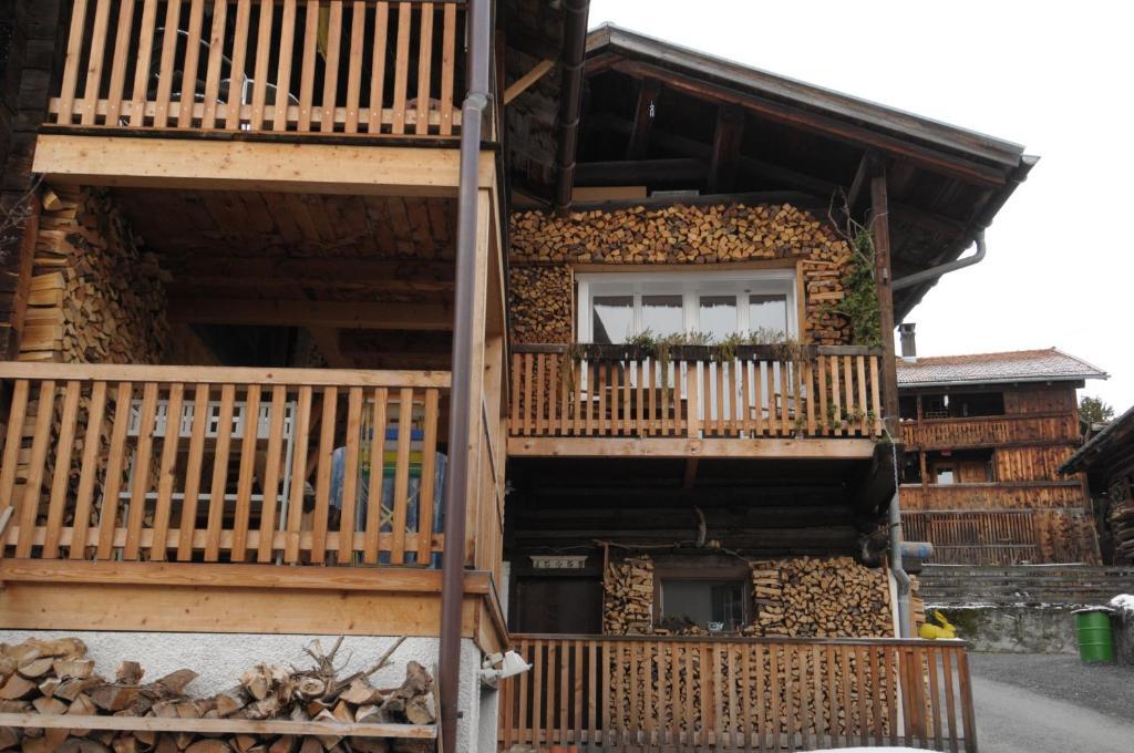 BnB Hasatrog Jenaz Bagian luar foto